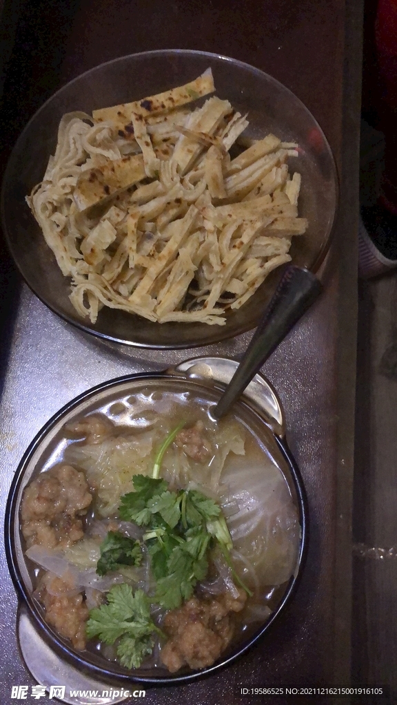 丸子汤和饼丝