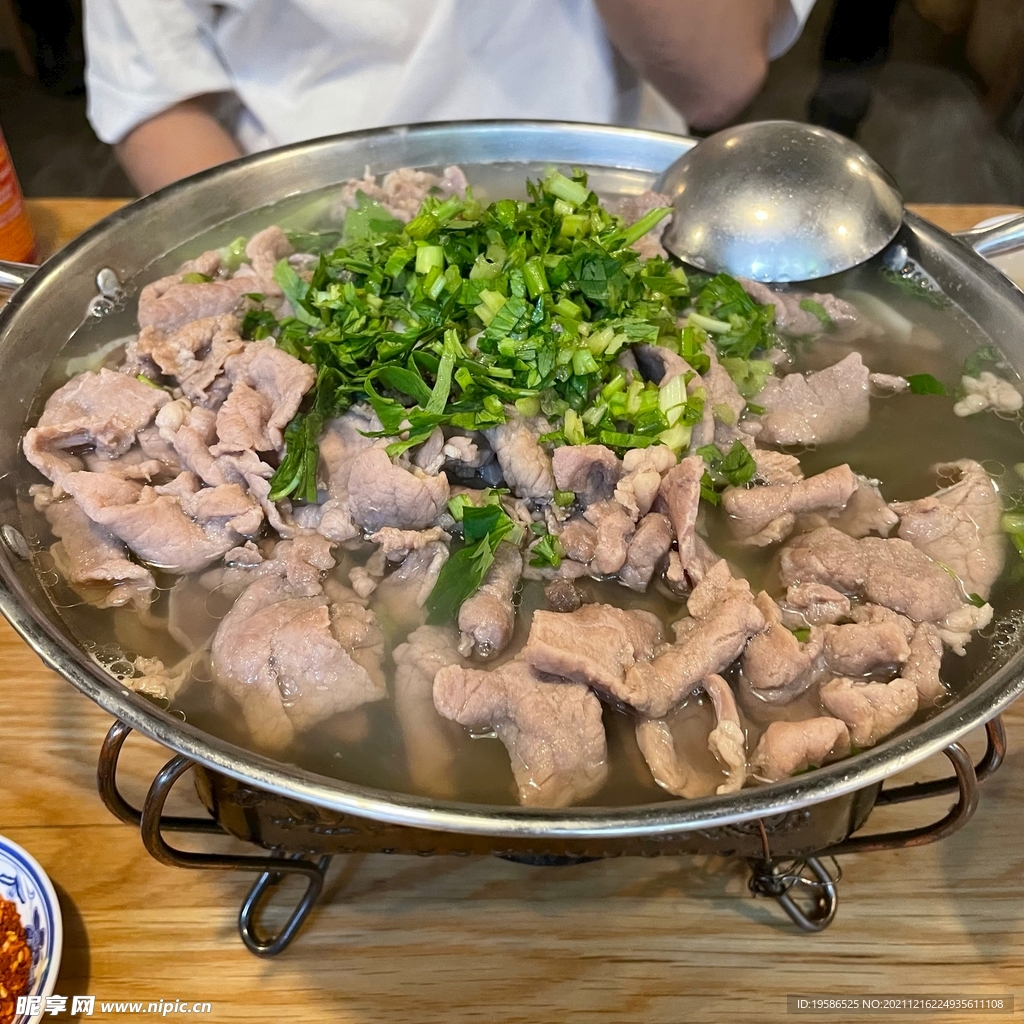 跷脚牛肉锅