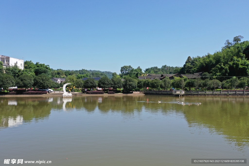 公园湖泊美景