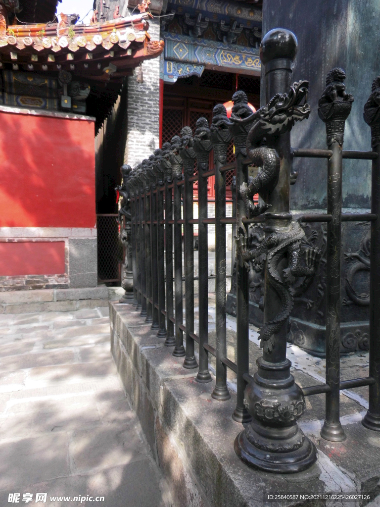铁栅栏