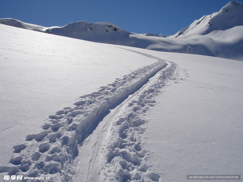 冬季户外雪山自然景观