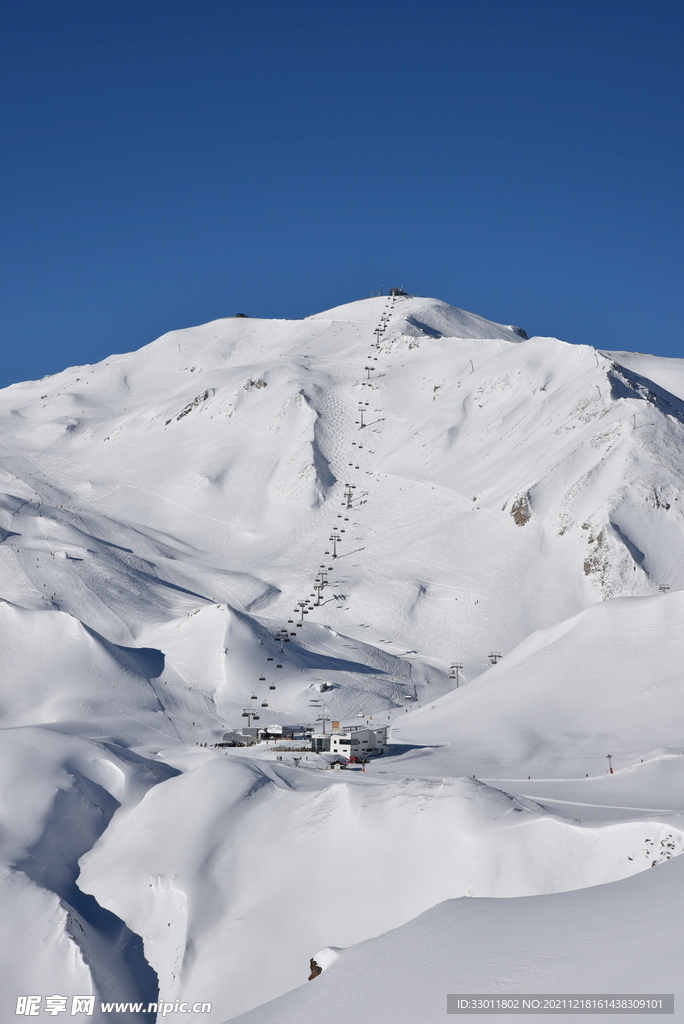 冬季户外雪山自然景观