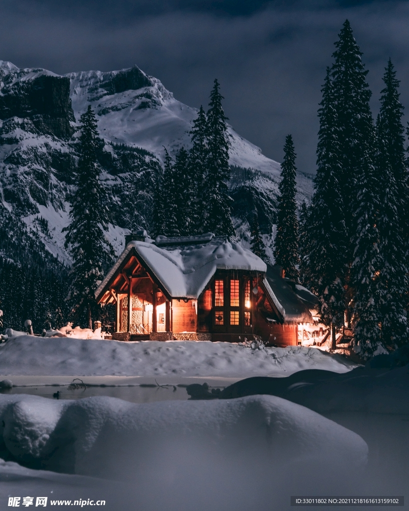冬天雪景小屋