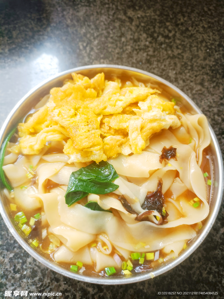 酸汤鸡蛋面