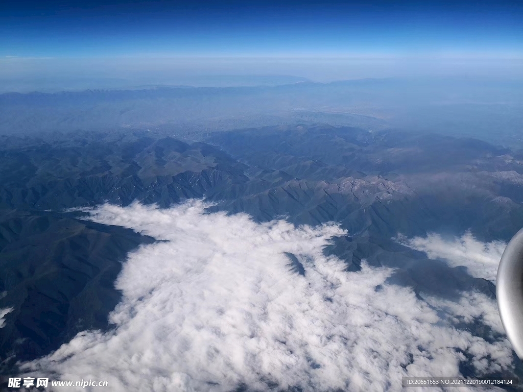 航拍雪山