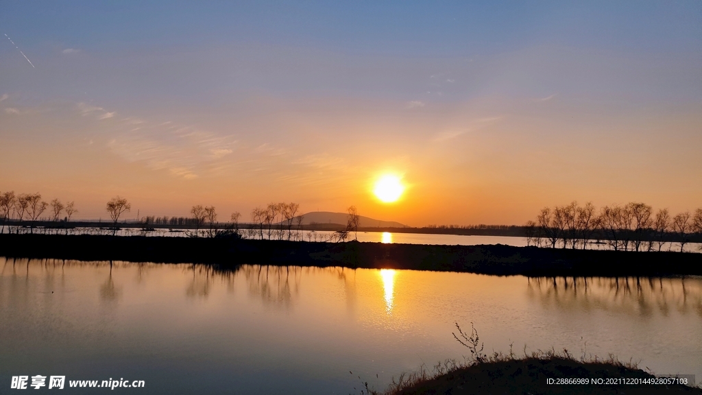 河边夕阳