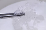 马来西亚滋补品燕窝挑毛高清图片