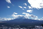 蓝天下的富士山