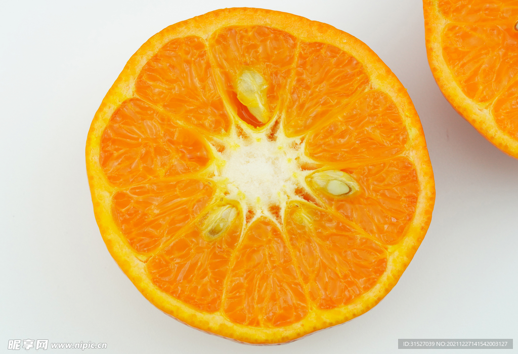 切开橙子特写