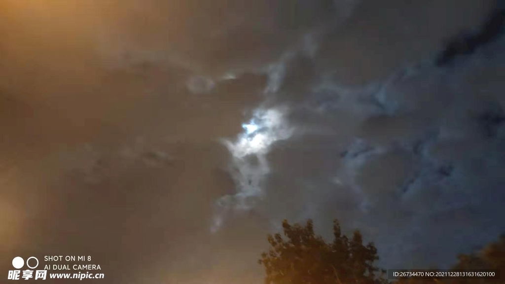 月