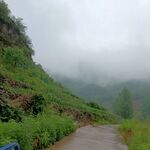 微雨中的山村