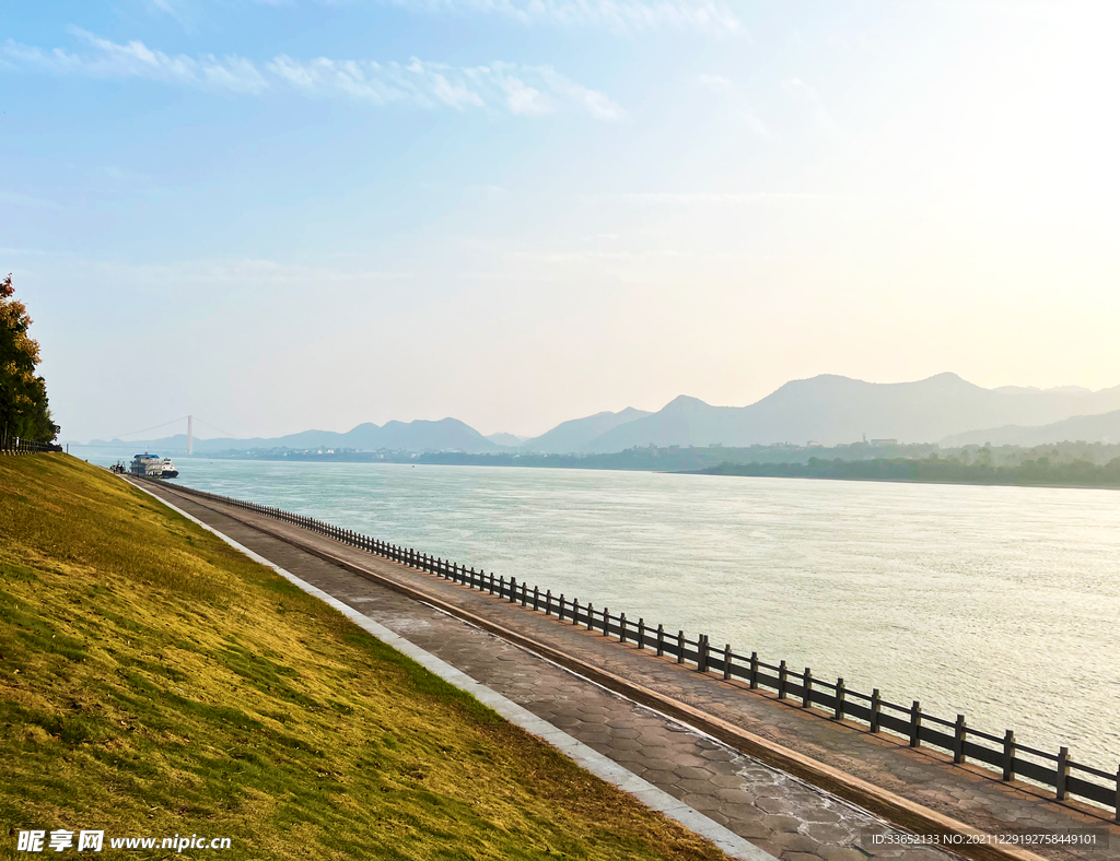 江边风景