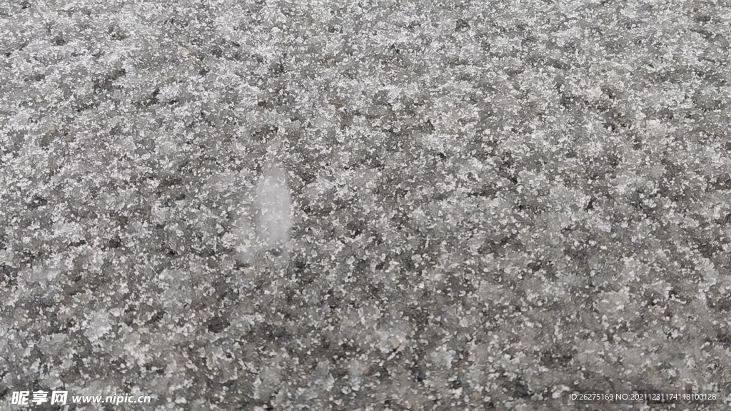 细雪飘散