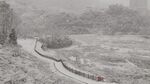 北郊湖冬雪