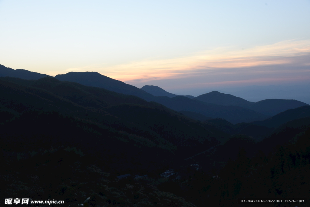 翻山越岭