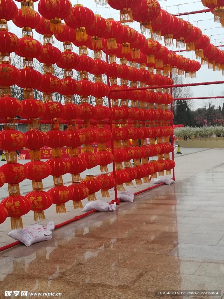 红灯笼廊道