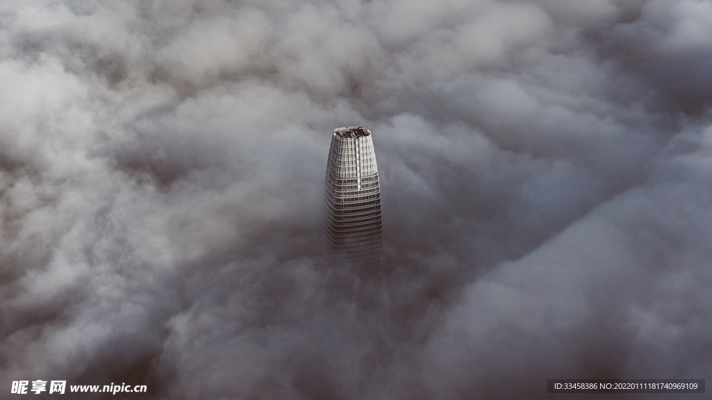 高楼大厦贯穿云海