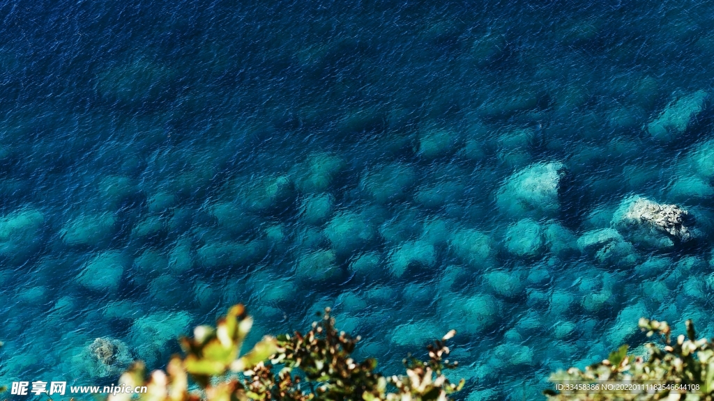 海上的石头