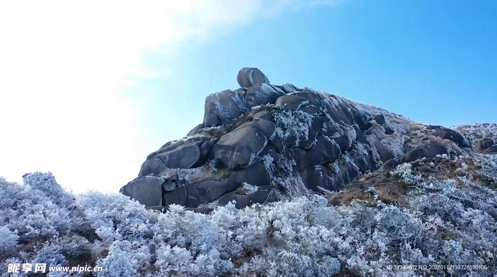 梁野峰雪景