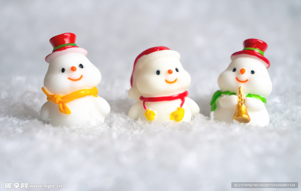 三个可爱的小雪人图片