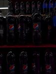 低调摄影作品——超市里的可乐瓶