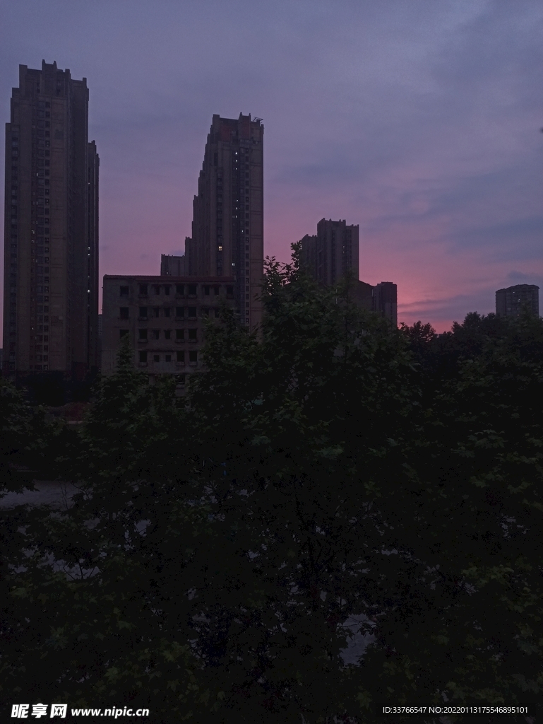 城市里的夕阳