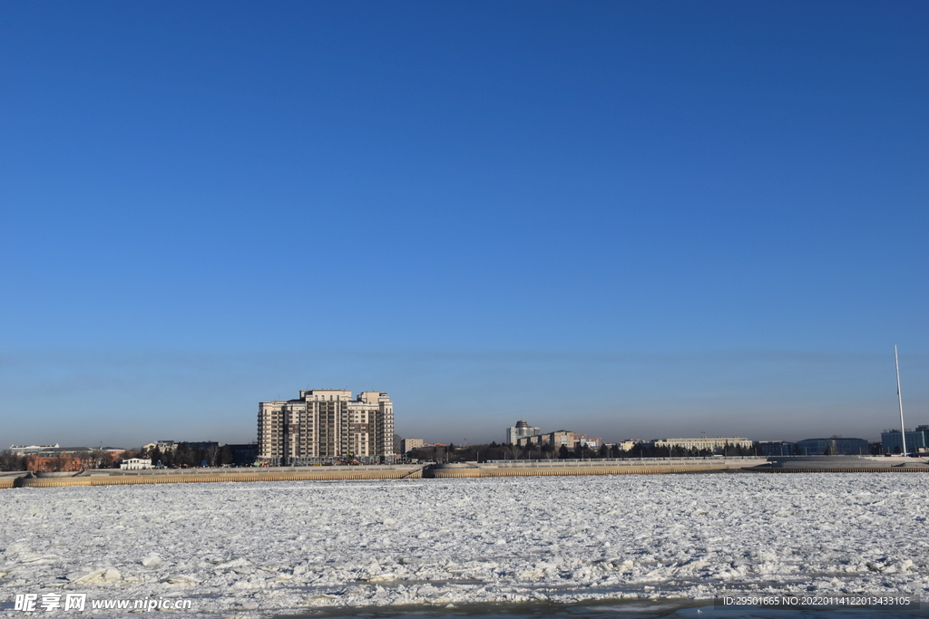 冬季冰河海兰泡