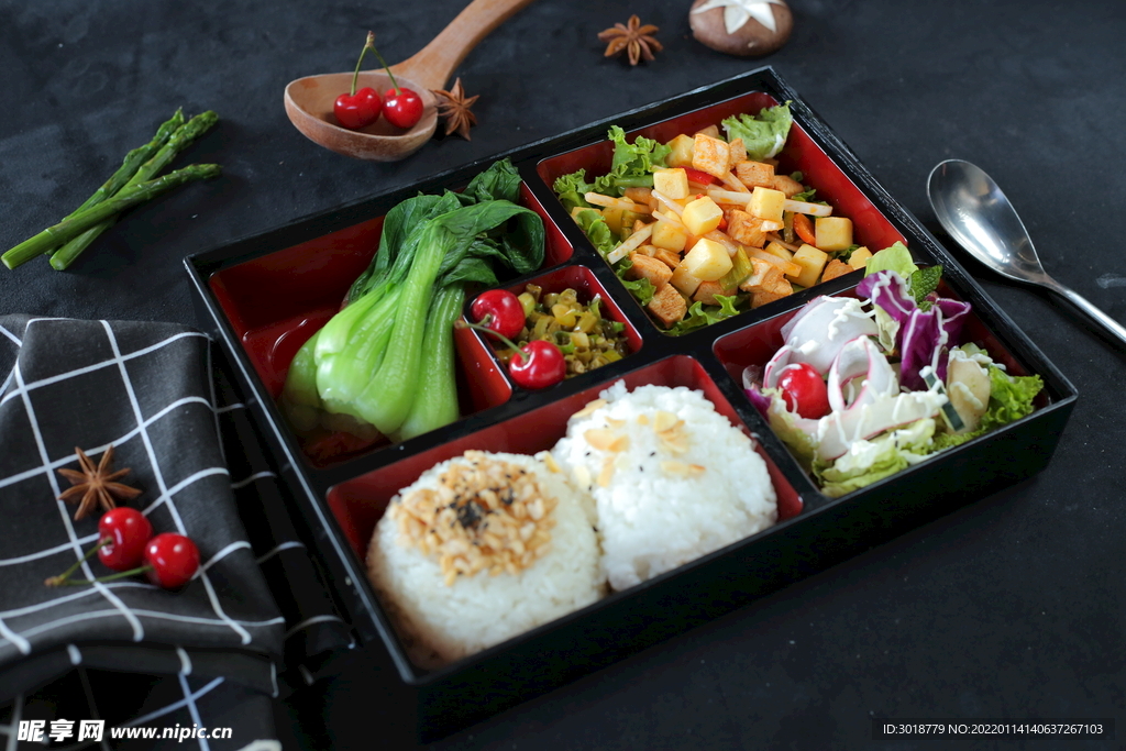 沙拉鸡排饭