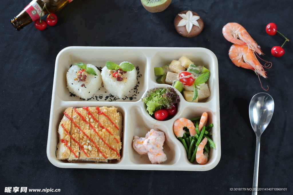 沙拉鸡排饭