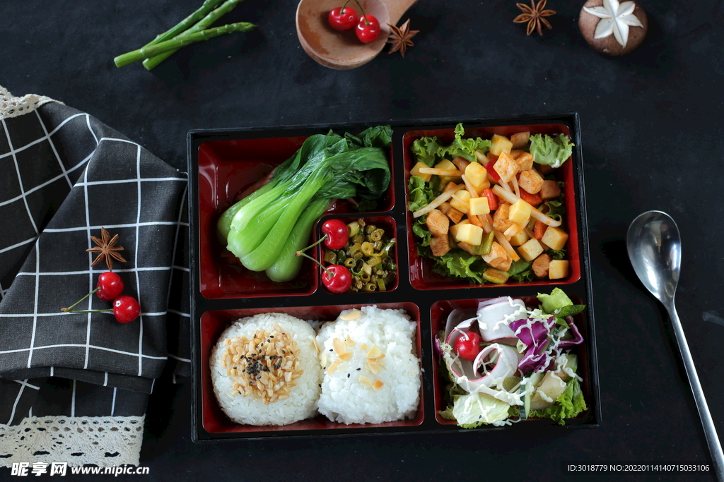 沙拉鸡排饭