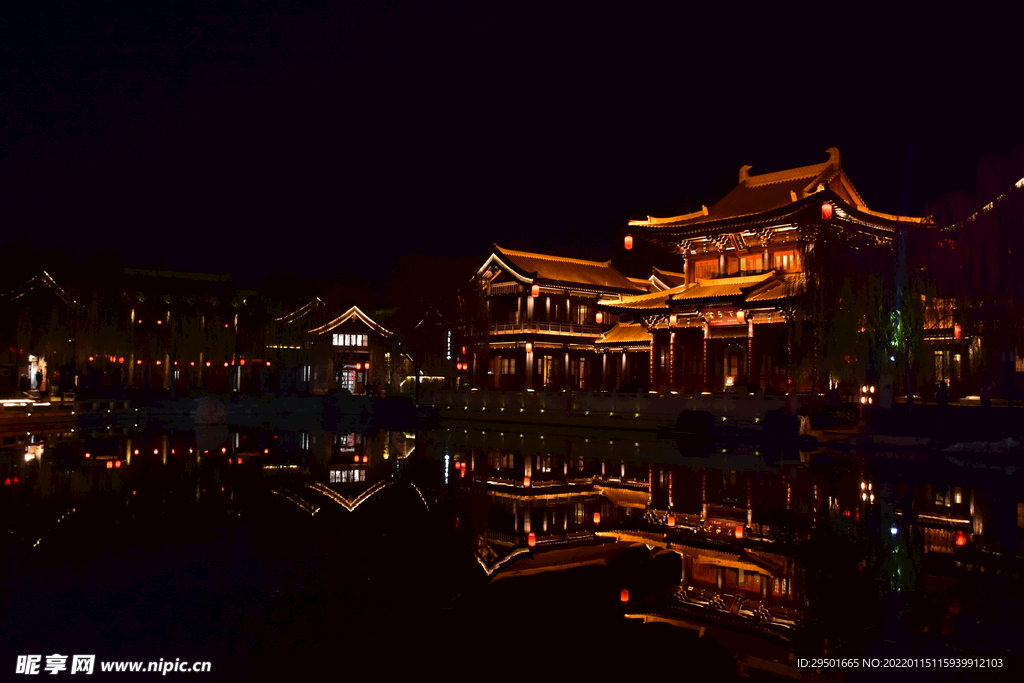 洛邑古城夜景中国古建筑木屋