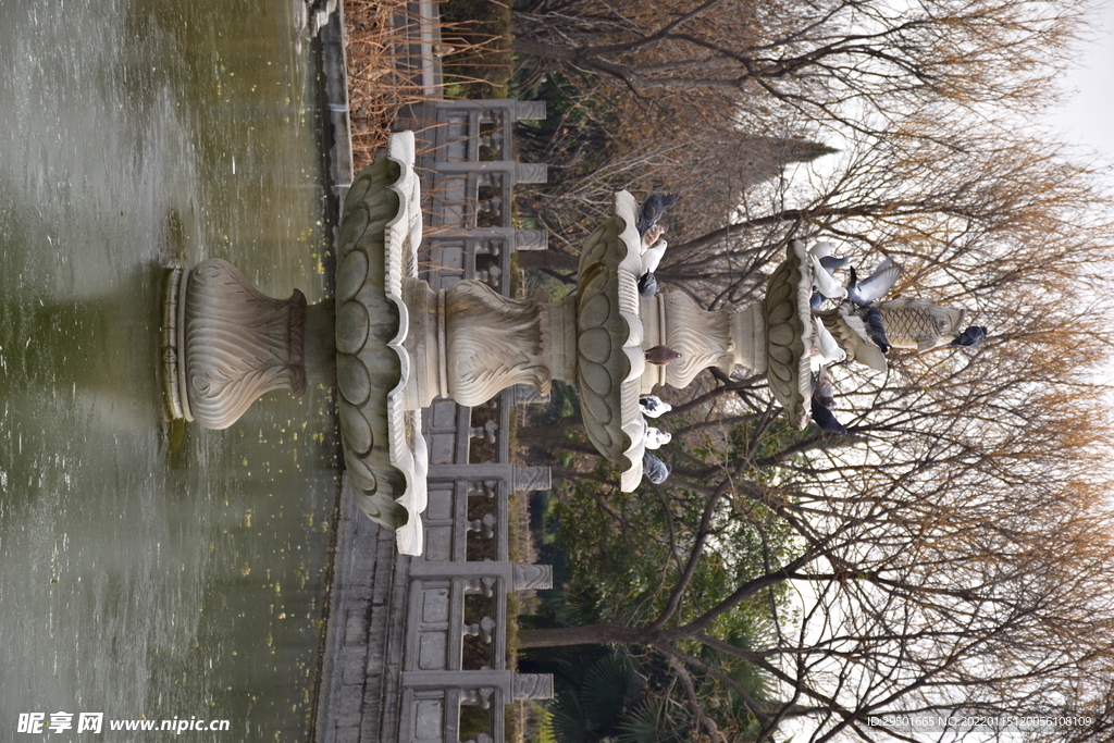 中式水池石雕雕塑