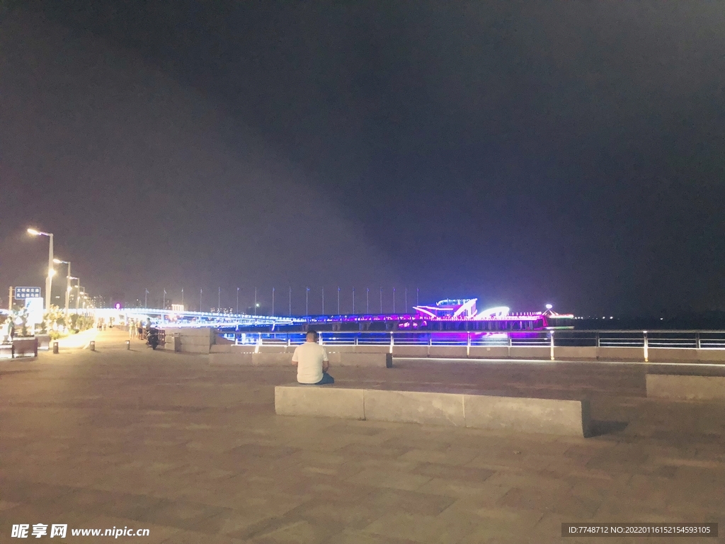 海边夜景