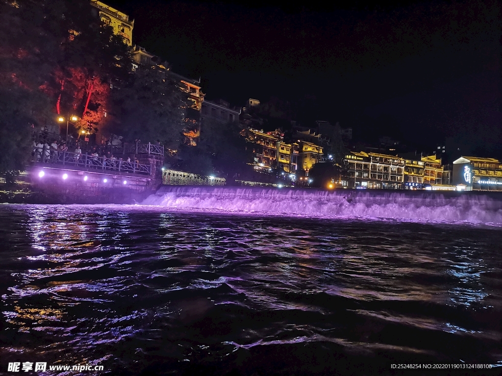 凤凰古城沱江夜景