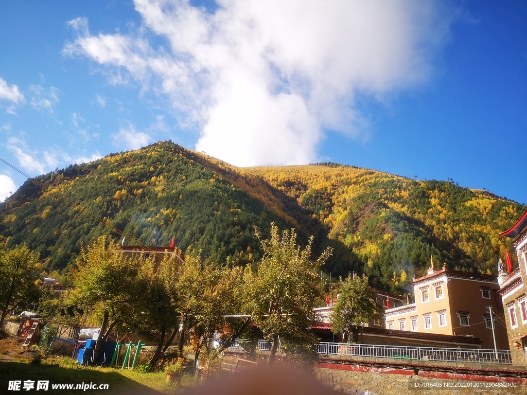 大山 高山 蓝天白云 自然风景