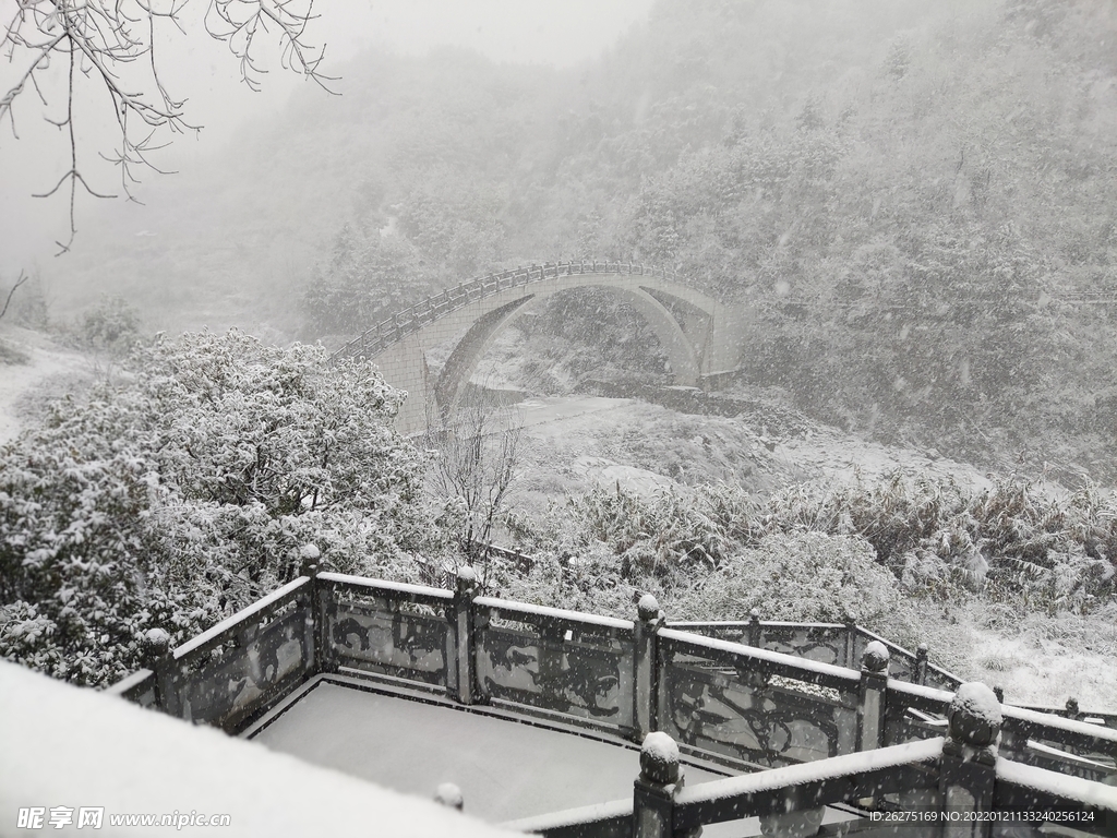 楼台看雪景