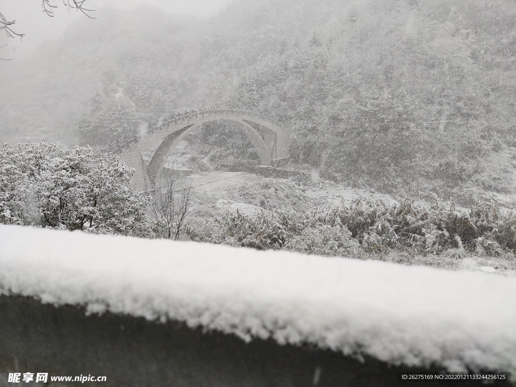 三厘米的雪