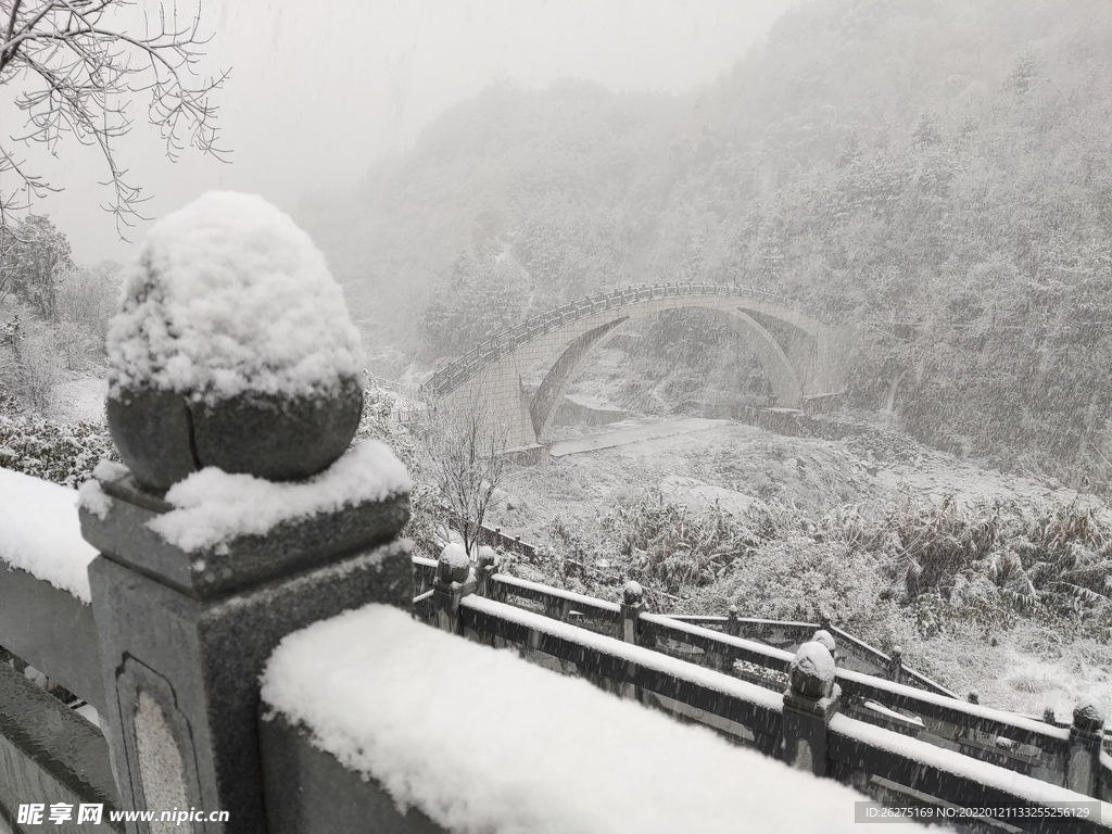 风雪石桥