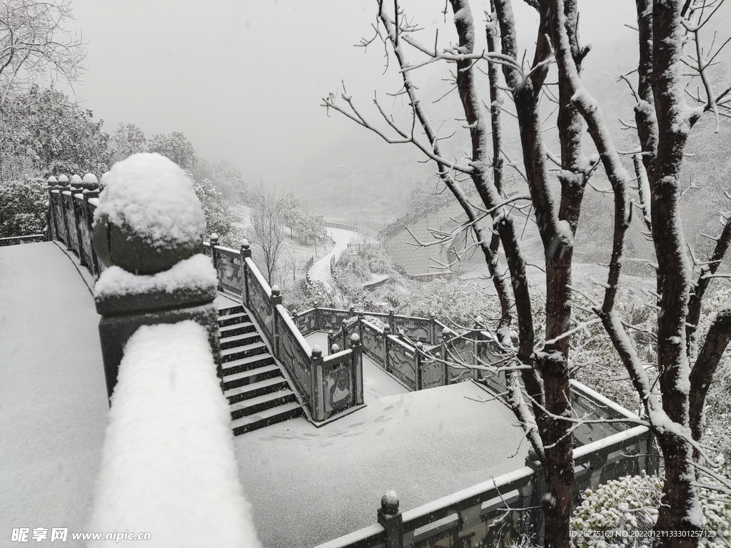 楼台雪景