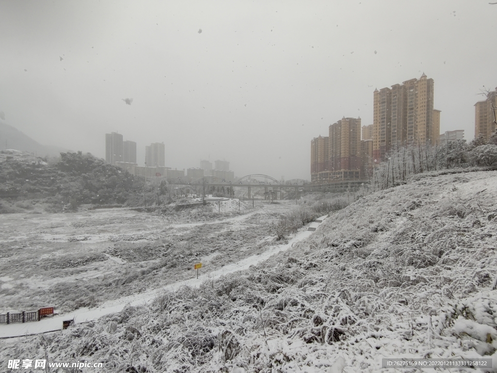 雪中小路