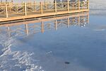 茶卡盐湖盐碱地水天一色清澈湖泊