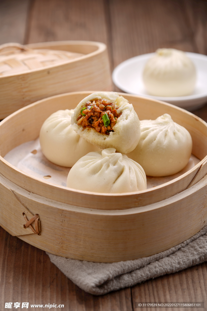 包子  
