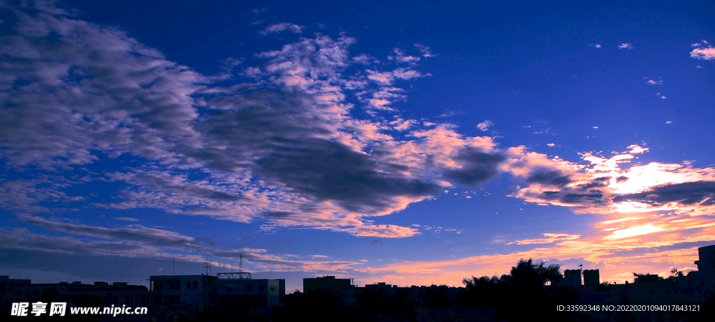 蓝天  