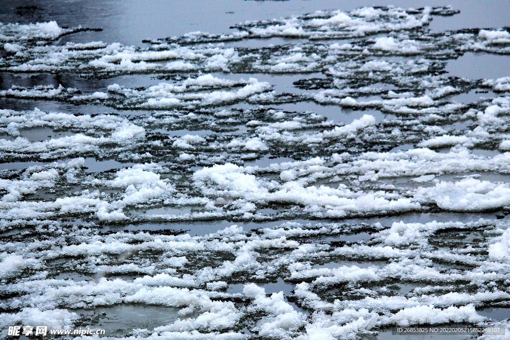 解冻的河流