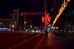 老城区马路街景夜景