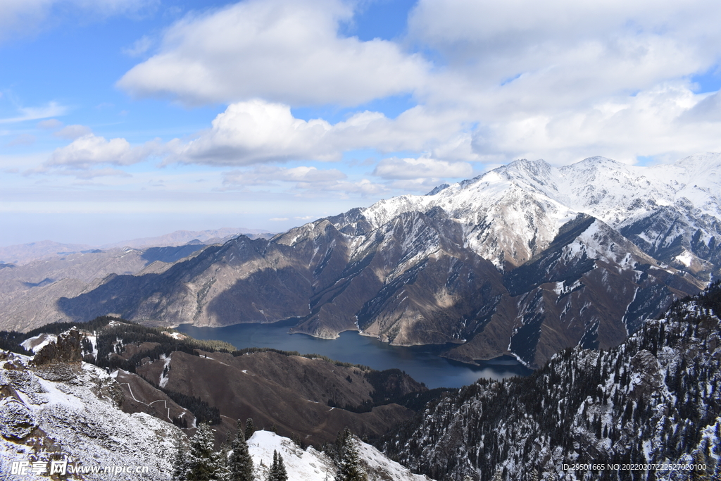 雪山高原山间湖泊