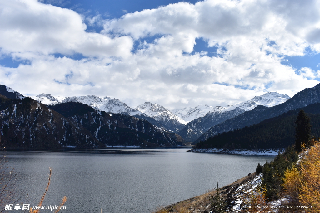 冬季高原高山湖泊