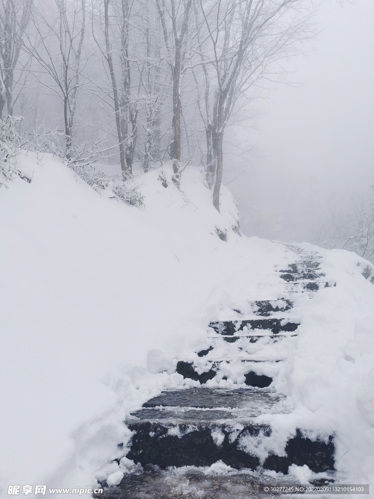 雪景山路