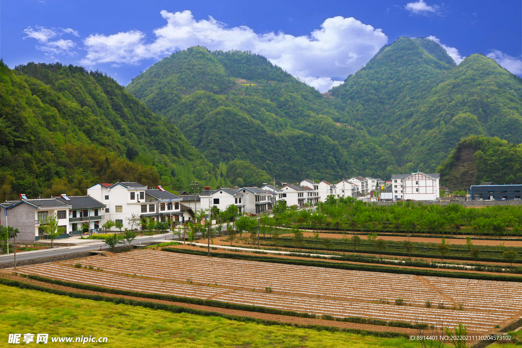 五峰农村景色