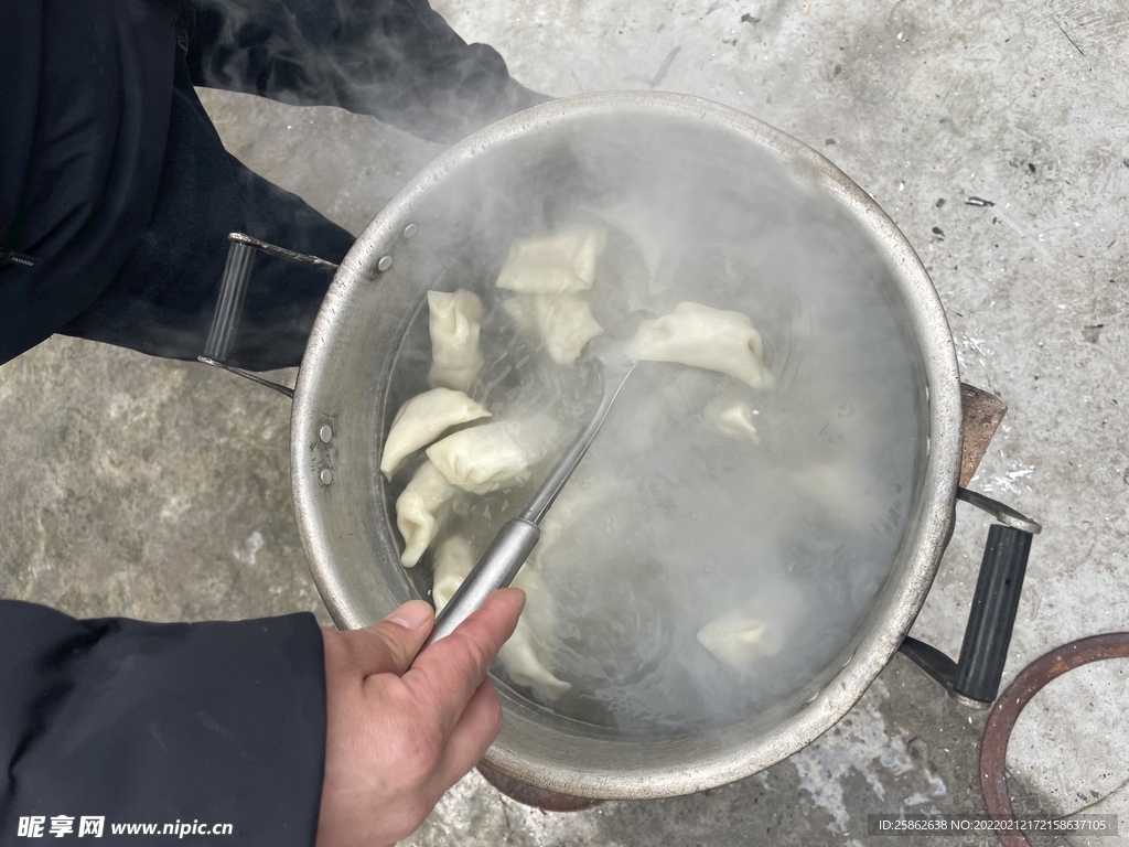 煮饺子 过年 春节 